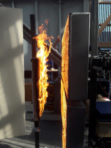 Dégradation thermique de panneaux de bois utilisés dans la construction batimentaire